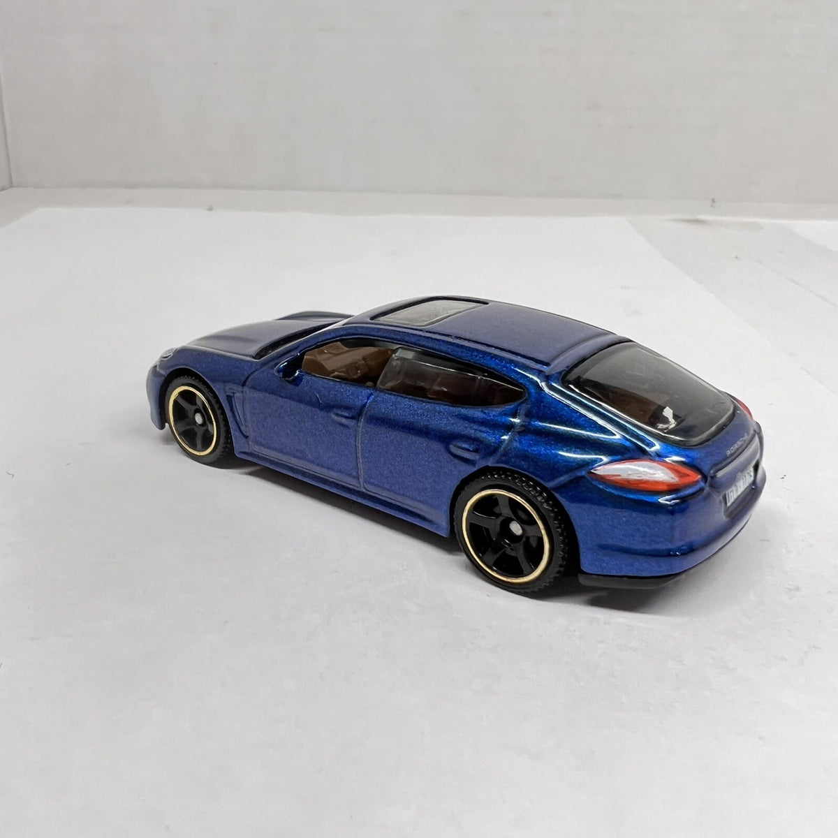 Matchbox  PORSCHE PANAMERA    Blue metallic paint