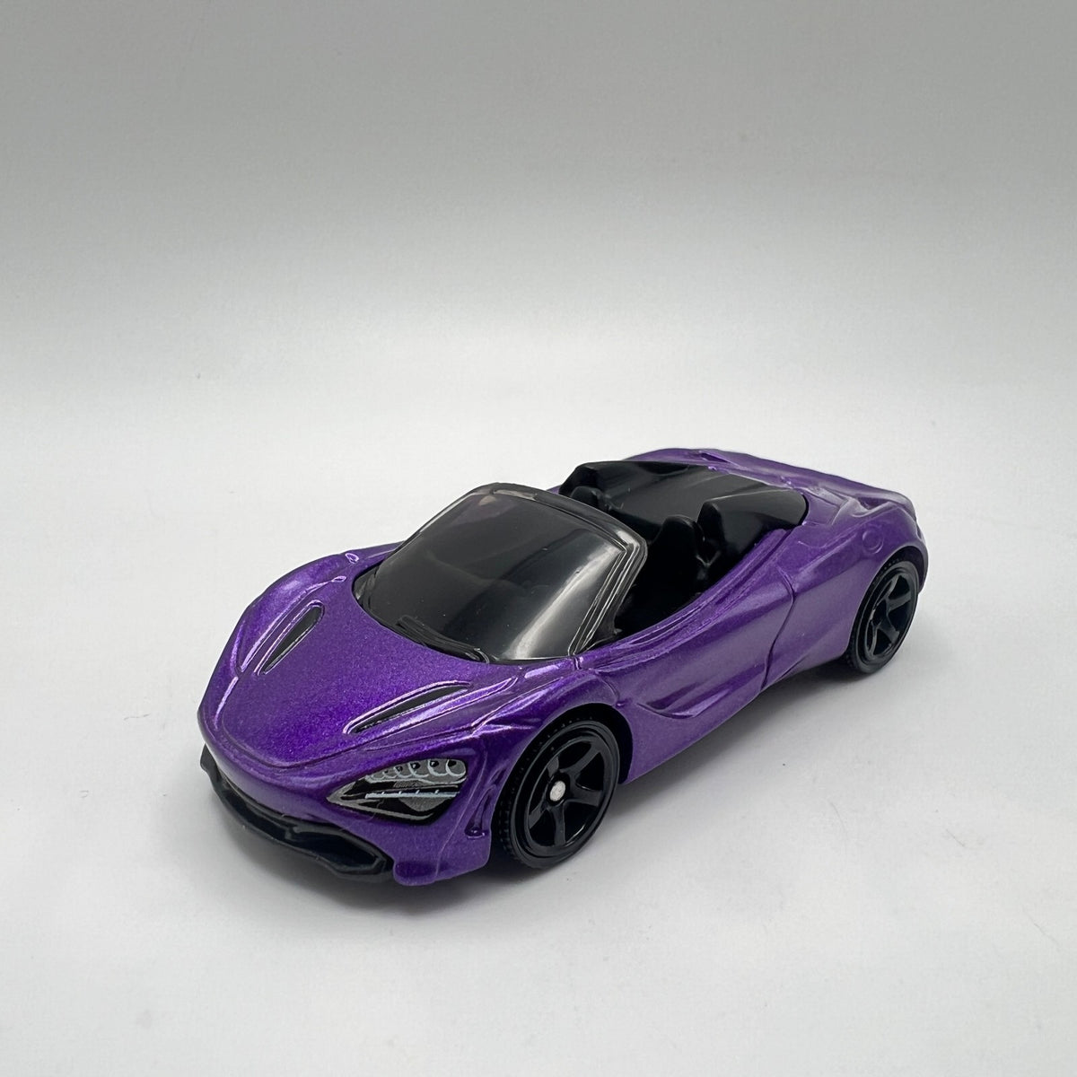 Matchbox 2019 McLaren 720S Spider Purple LOOSE 1/64