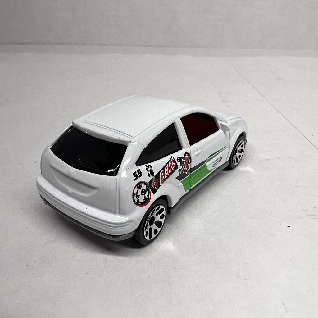 MATCHBOX White FORD FOCUS 2DOOR CAR Bears Scoccer#55 - SCALE 1/57 -1999