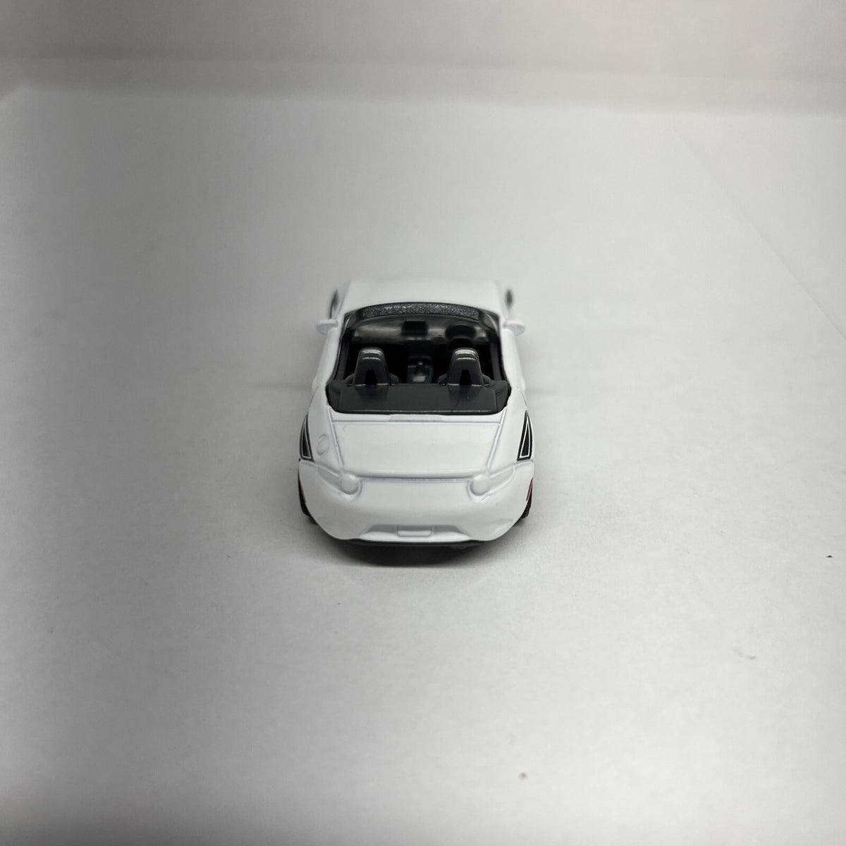MATCHBOX 2015 White MAZDA MX-5 MIATA Convertible Car K&N Brembo SCALE 1/64
