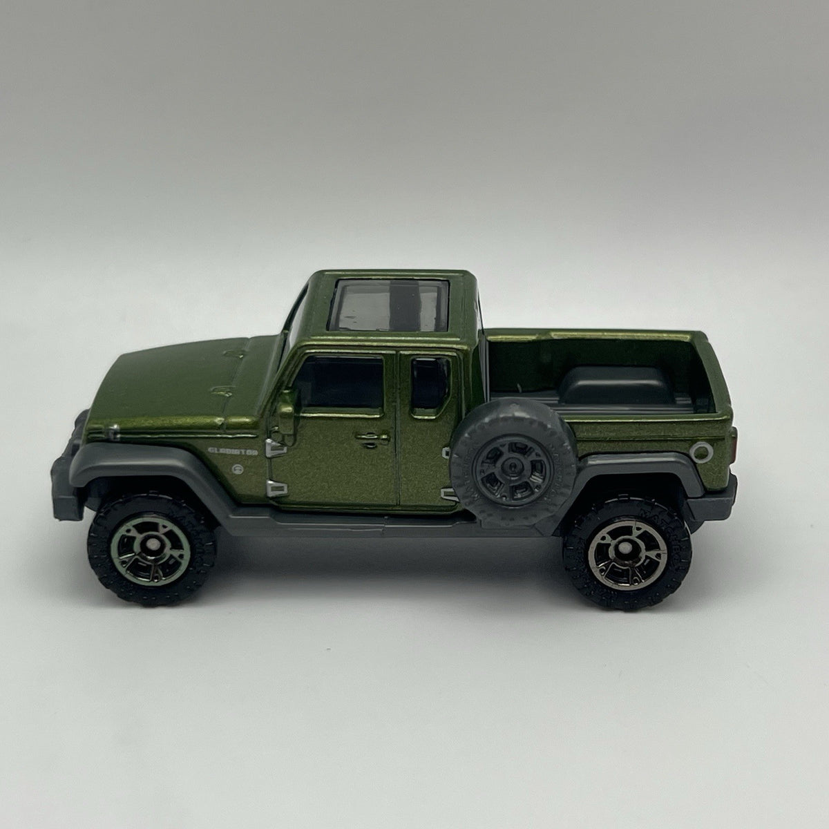 2017 17 Jeep Gladiator Collectible 1/64 Scale Diecast Diorama Model