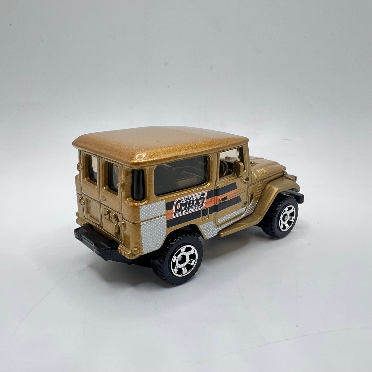 Matchbox Toyota FJ40 Land Cruiser 1968 Gold MBX LOOSE 1/64