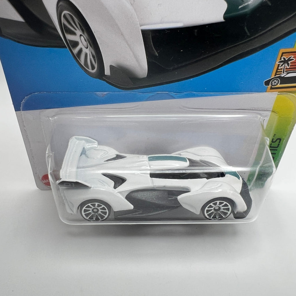 Hot Wheels McLaren Solus GT White 250/250 HW Exotics 10/10 2023 Mainline