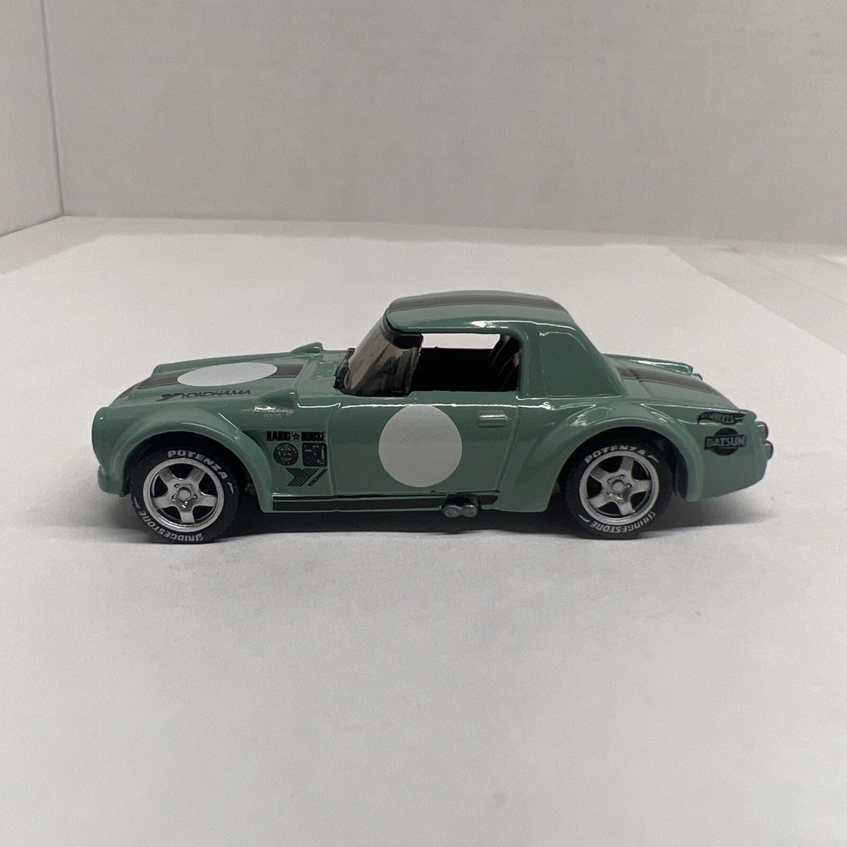 Hot Wheels Datsun Fairlady 2000 Legends of Speed #1/10 Yokohama With Real Riders