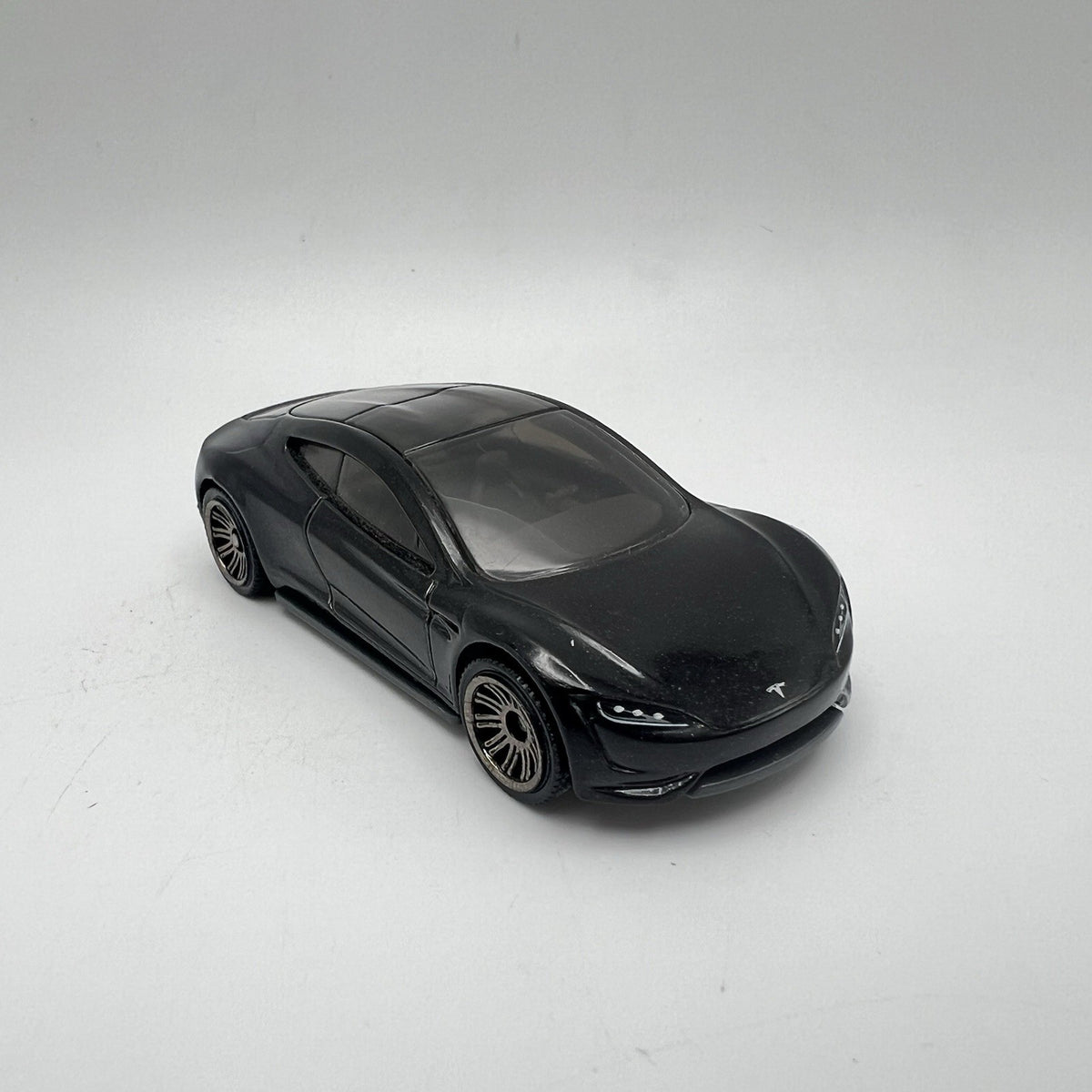 2024 24 Tesla Roadster Collectible 1/64 Scale Diecast Diorama Model