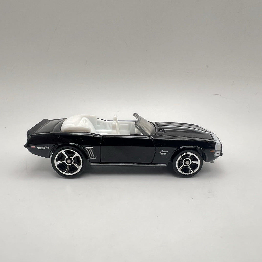 1969 69 Chevy Camaro SS Convertible Collectible 1/64 Scale Diecast Diorama Model