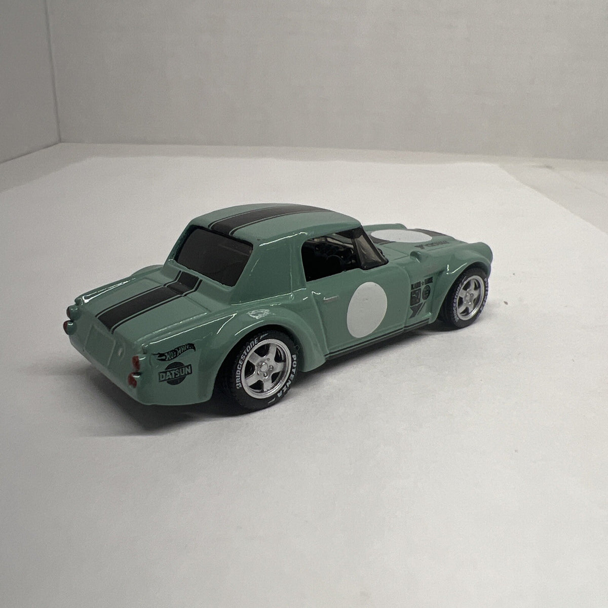 Hot Wheels Datsun Fairlady 2000 Legends of Speed #1/10 Yokohama With Real Riders