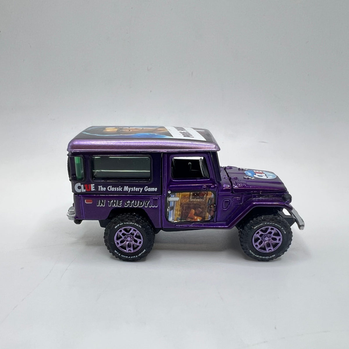 Johnny Lightning Clue Toyota Land Cruiser FJ40 Prof Plum Purple LOOSE 1/64