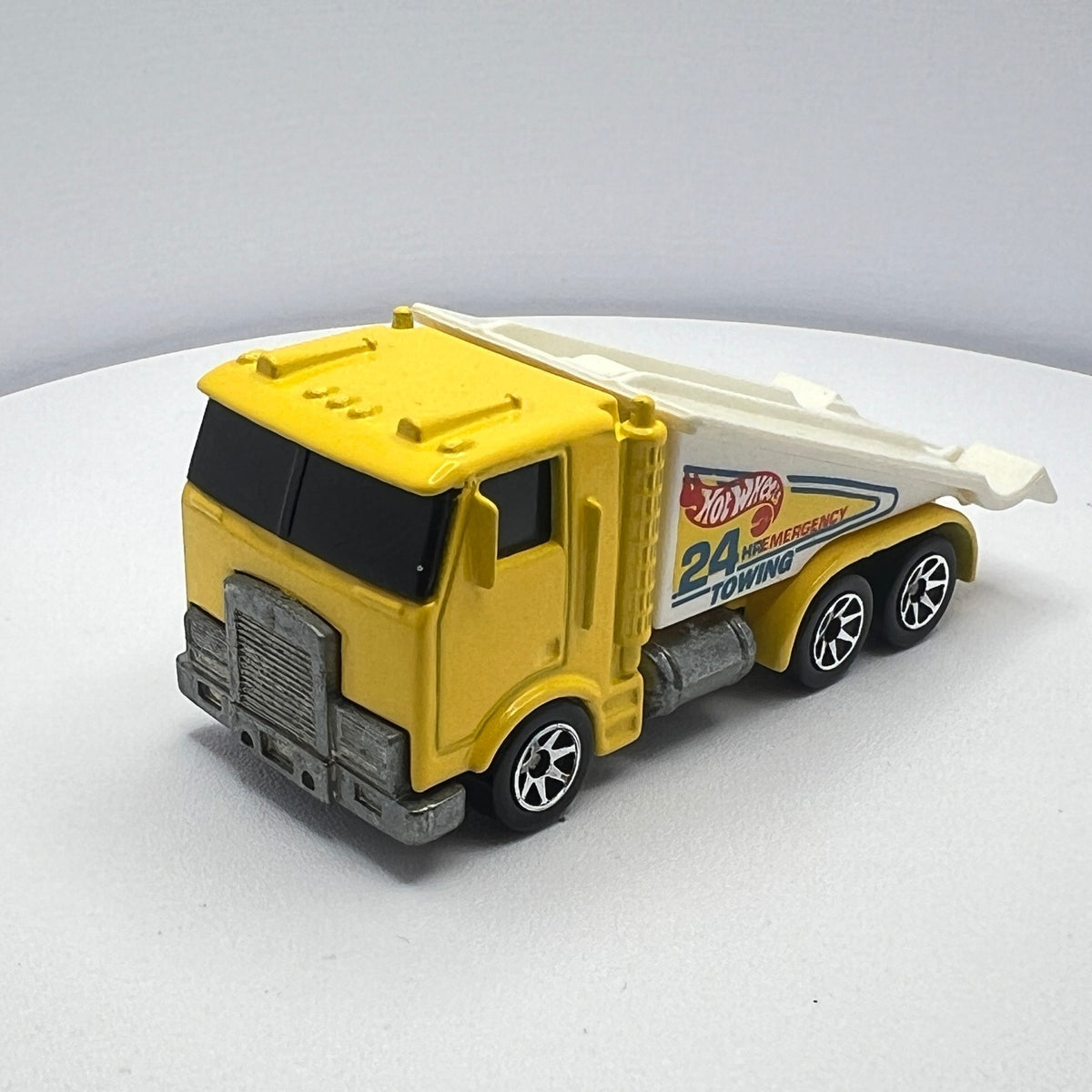 Hot Wheels Ramp Truck Yellow 24 HR Emergency Towing LOOSE 1/64