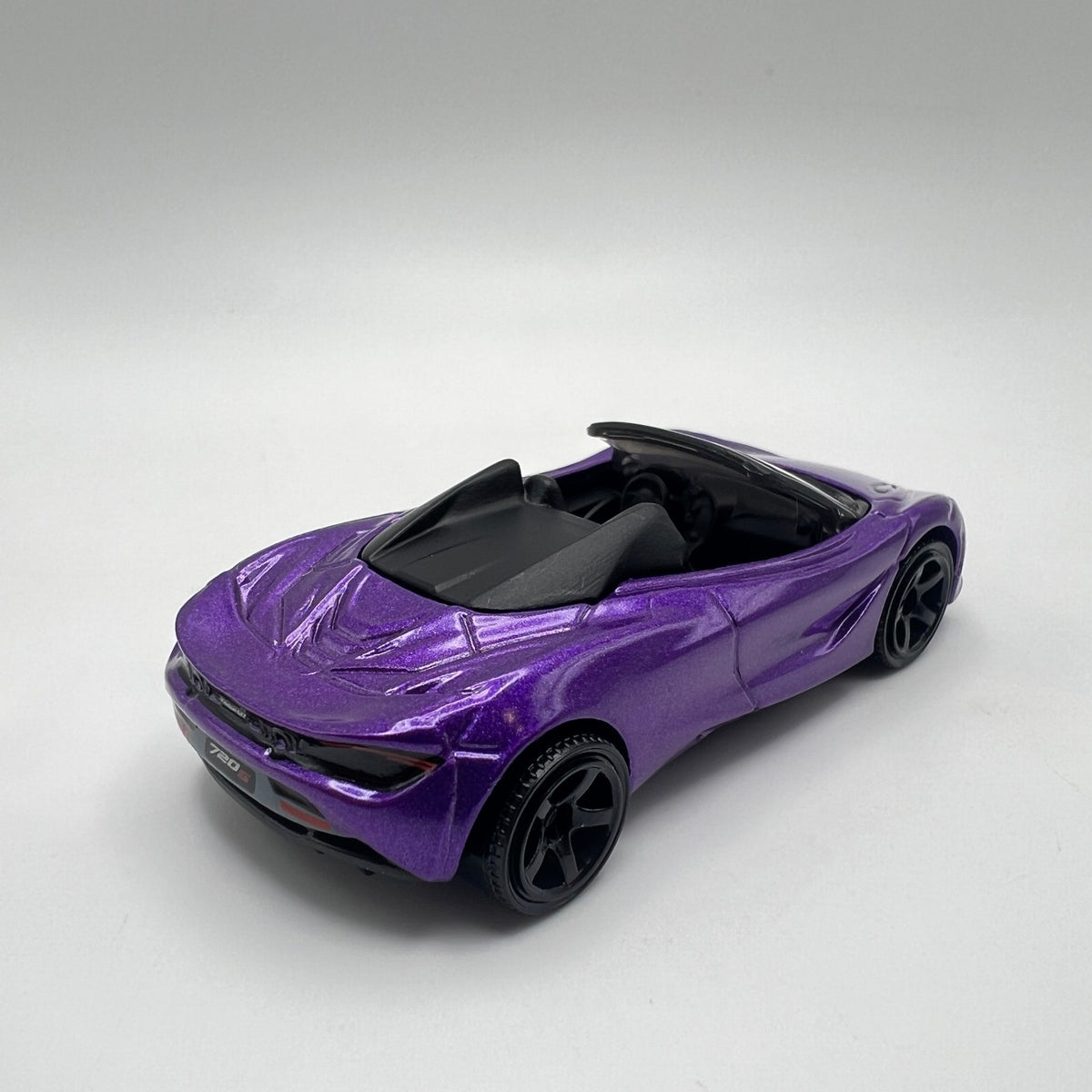 Matchbox 2019 McLaren 720S Spider Purple LOOSE 1/64