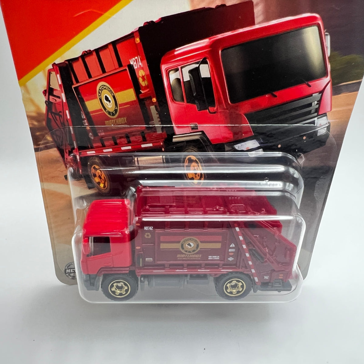 Matchbox Garbage King 99/125 Red MBX City 1:64 Scale Diecast Truck