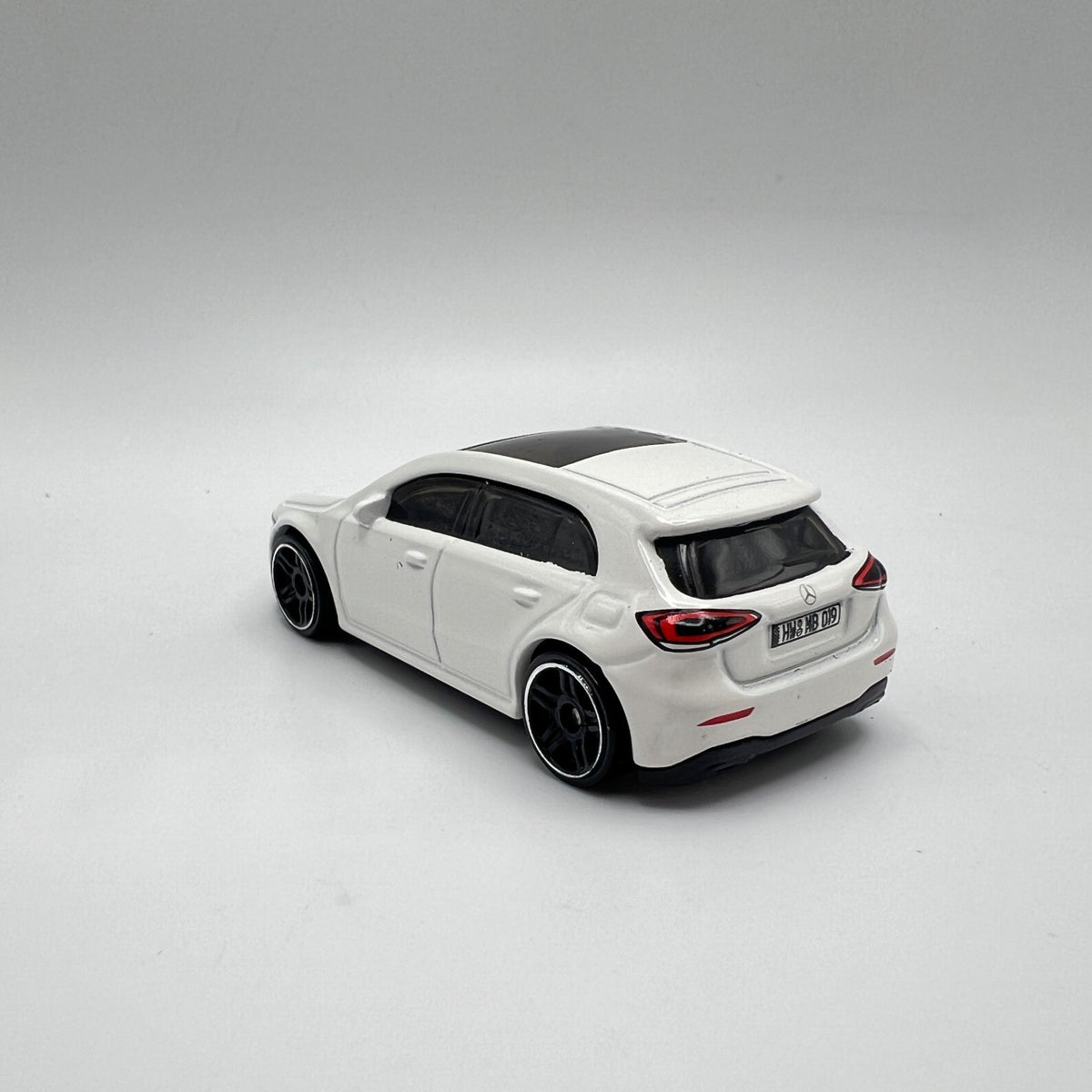 Hot Wheels 2019 Mercedes-Benz A-Class White LOOSE 1/64