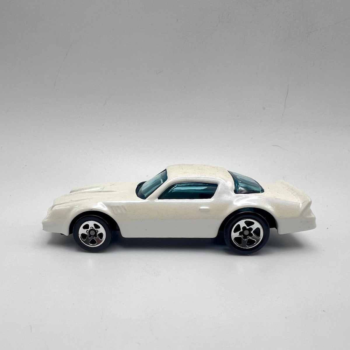 Hot Wheels '80 Camaro Z28 Pearl White LOOSE 1/64