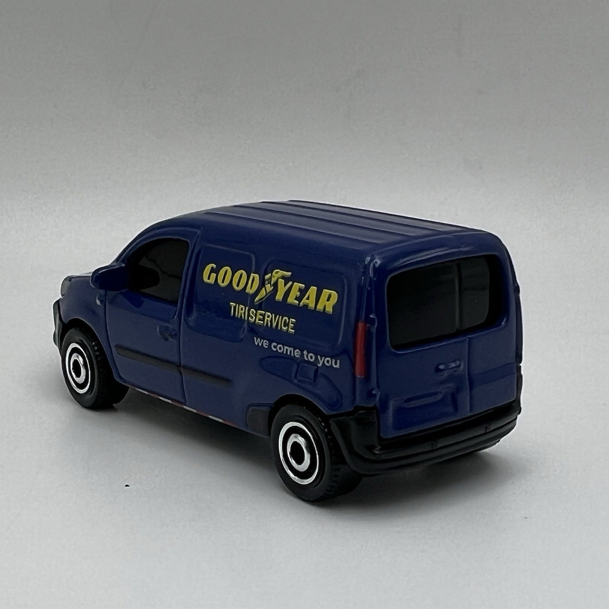 2018 18 Renault Kangoo Express Collectible 1/64 Scale Diecast Diorama Model