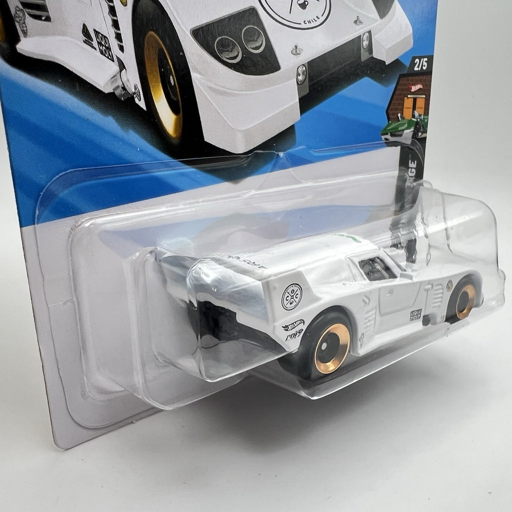 HOT WHEELS 2026 LA LIEBRE WHITE 31/250 JJK77 HW DREAM GARAGE LEGENDS TOUR WINNER
