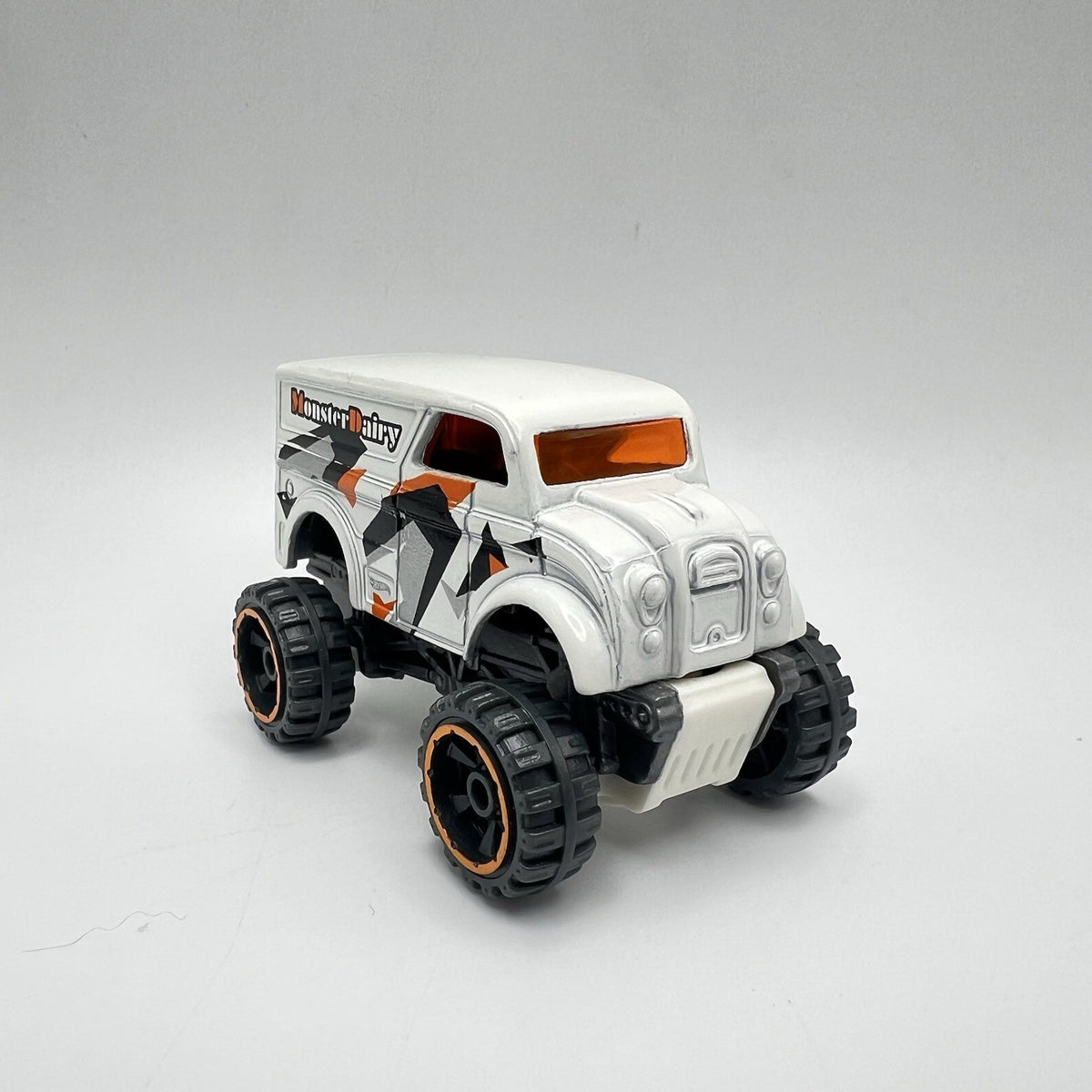 Hot Wheels Monster Dairy Delivery White Truck 1:64 LOOSE