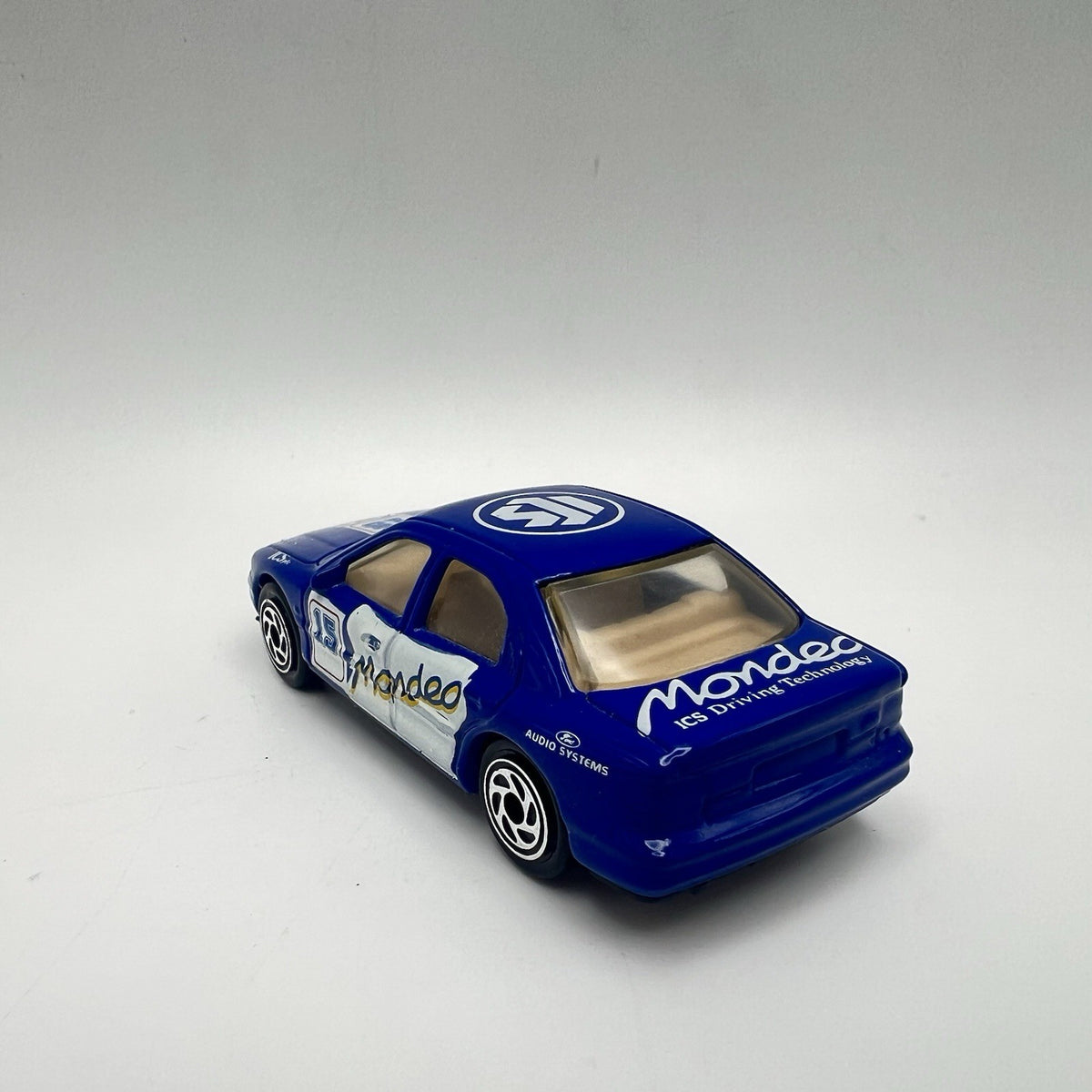 Matchbox 1995 Ford Mondeo #40 Blue Race Car Vintage Die Cast Super Fast Series