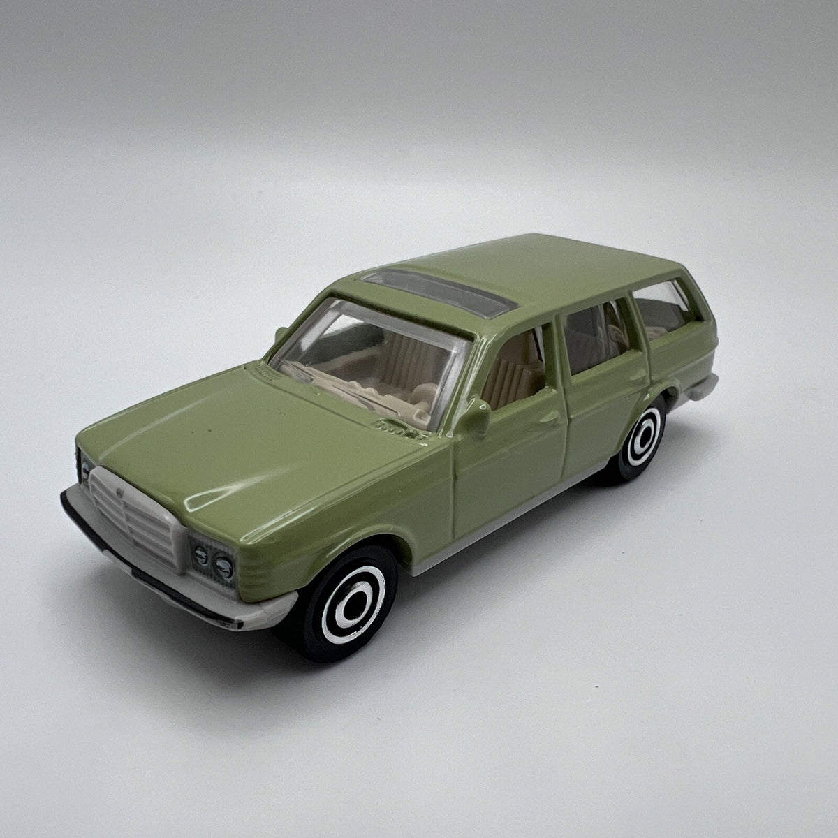2019 Matchbox #03 MBX Road Trip '80 Mercedes-Benz W123 Wagon Light Green 1:64 NM