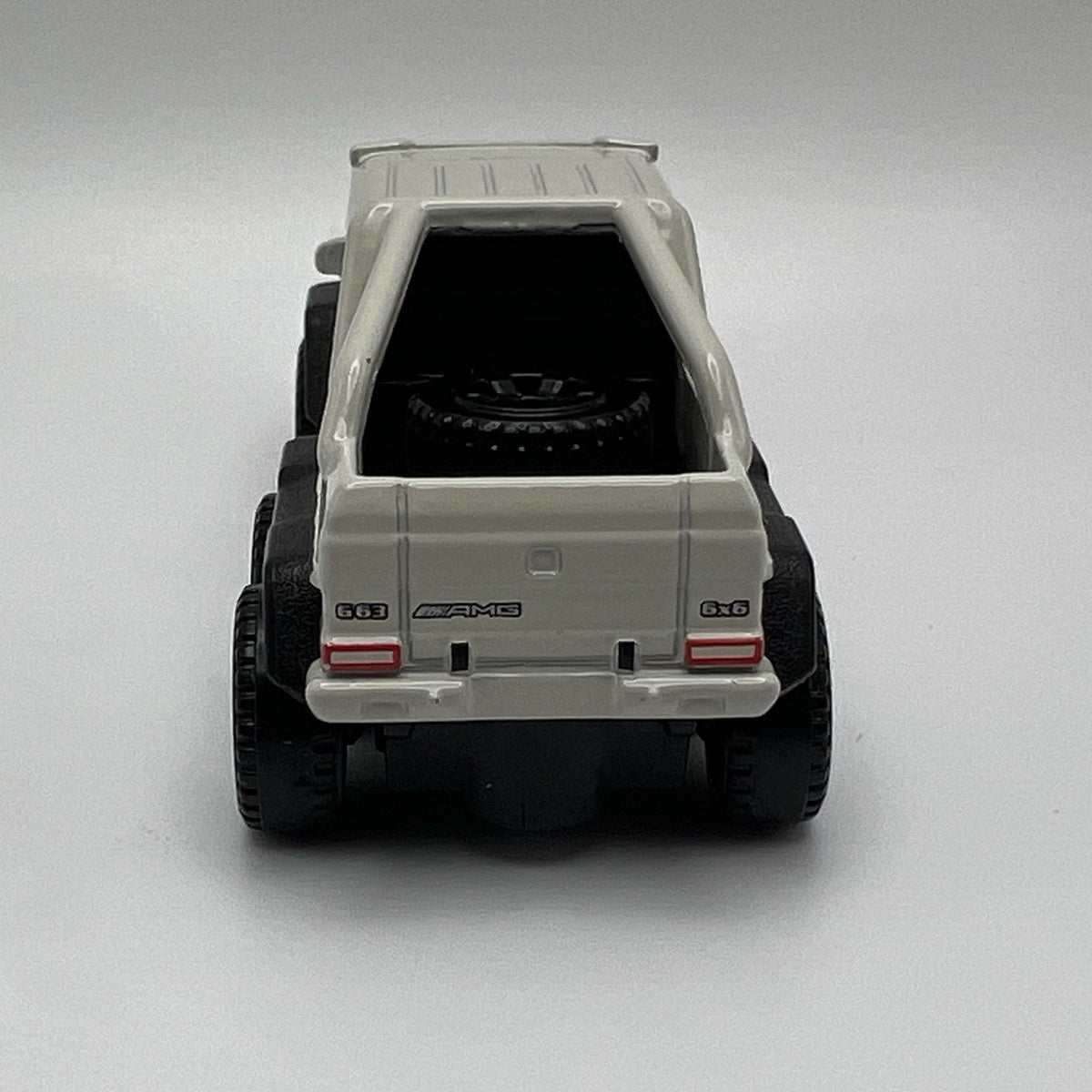 2017 Matchbox #91 Mercedes-Benz G63 AMG 6x6 Beige White MBX Explorers 1:64