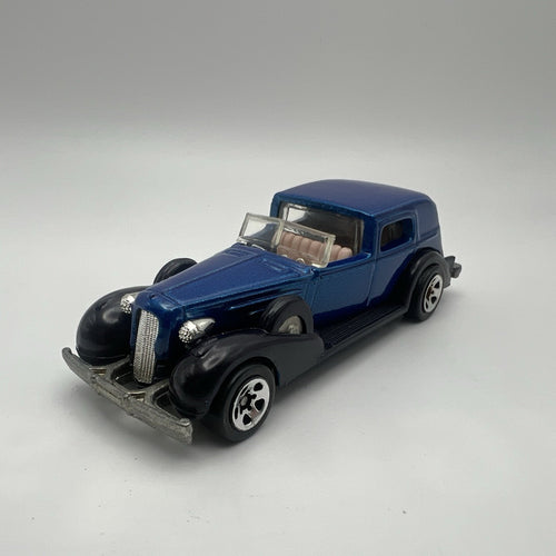 1935 35 Cadillac Series 355 Collectible 1/64 Scale Diecast Diorama Model