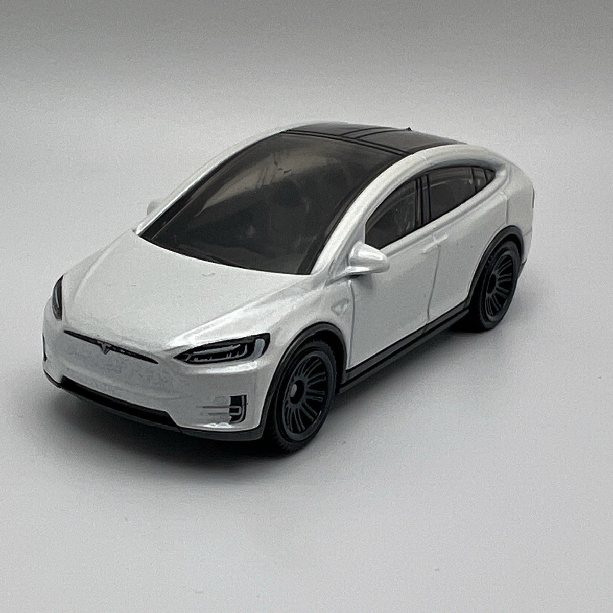 Tesla Model X White 1:64 Scale Diecast Diorama Model Car #59