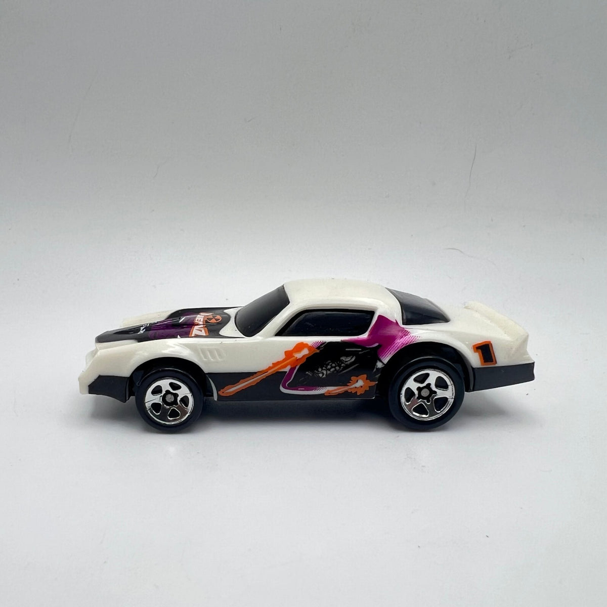 Hot Wheels '80 Camaro Z28 White Alienz LOOSE 1/64