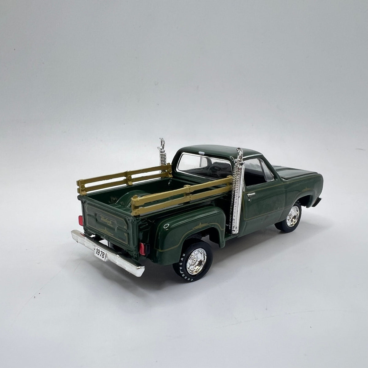 M2 Machines 1978 Dodge Warlock Pickup Green LOOSE 1/64