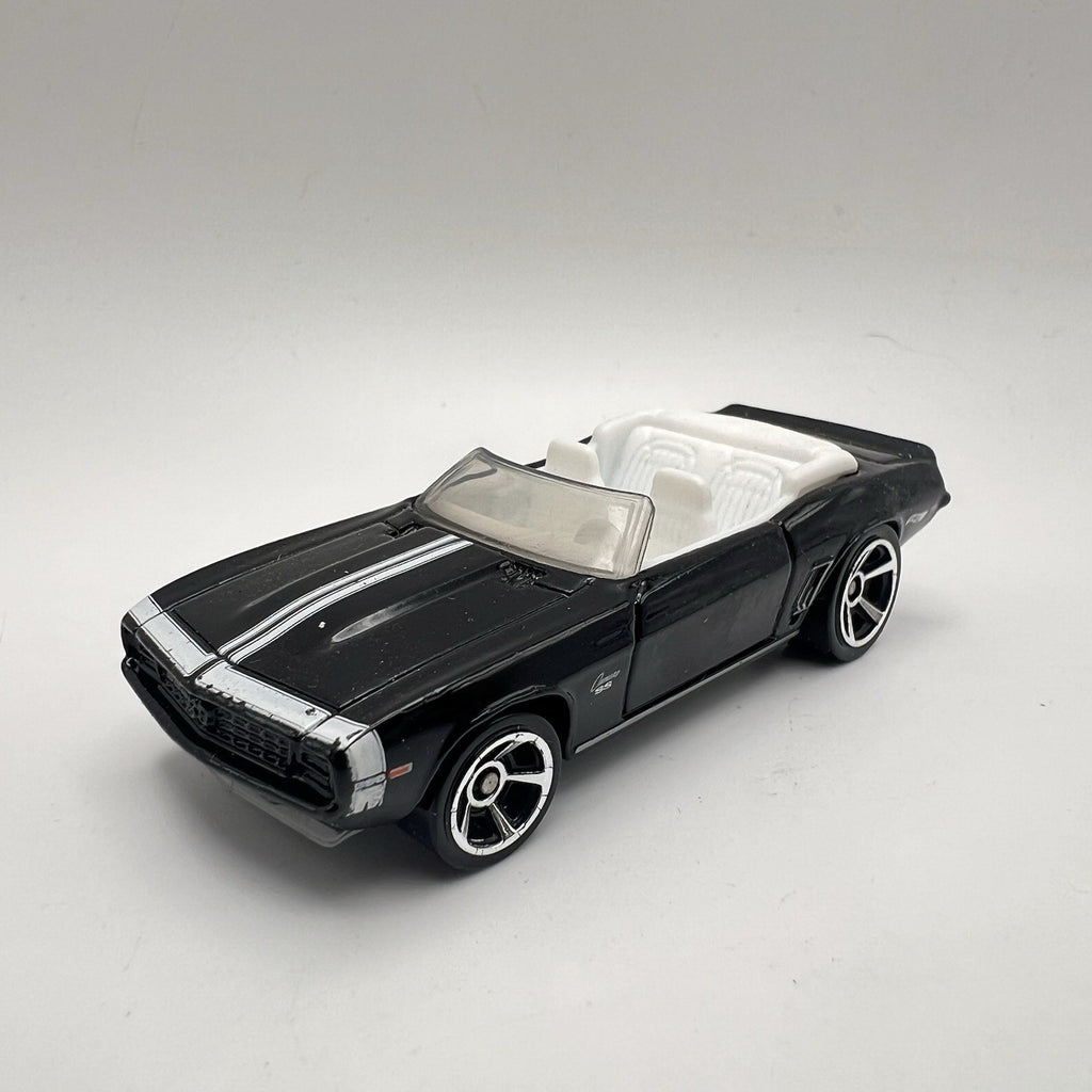 1969 69 Chevy Camaro SS Convertible Collectible 1/64 Scale Diecast Diorama Model