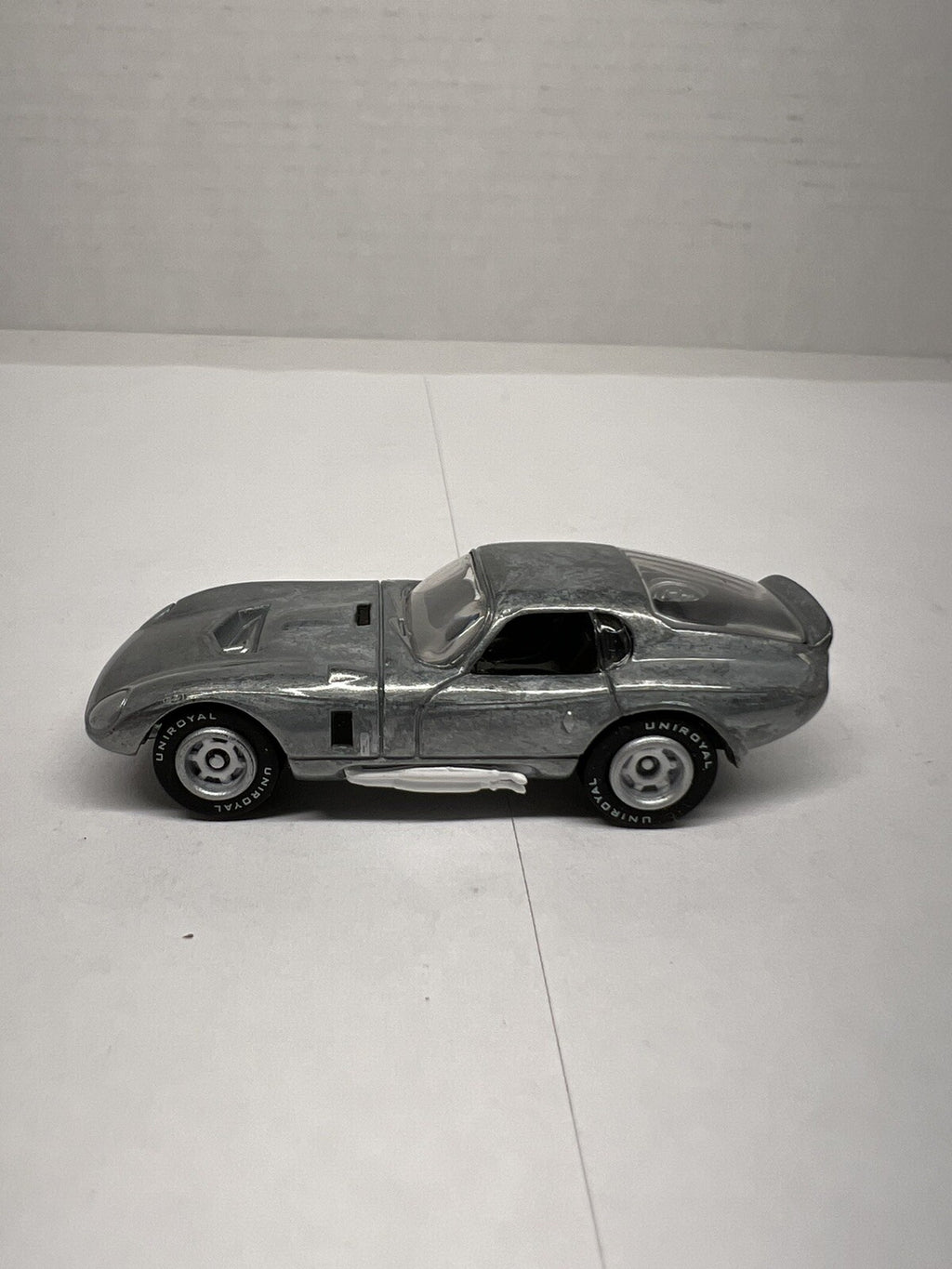 2007 MFG. Johnny Lightning Limited 1965 Shelby Cobra Daytona Classic gold