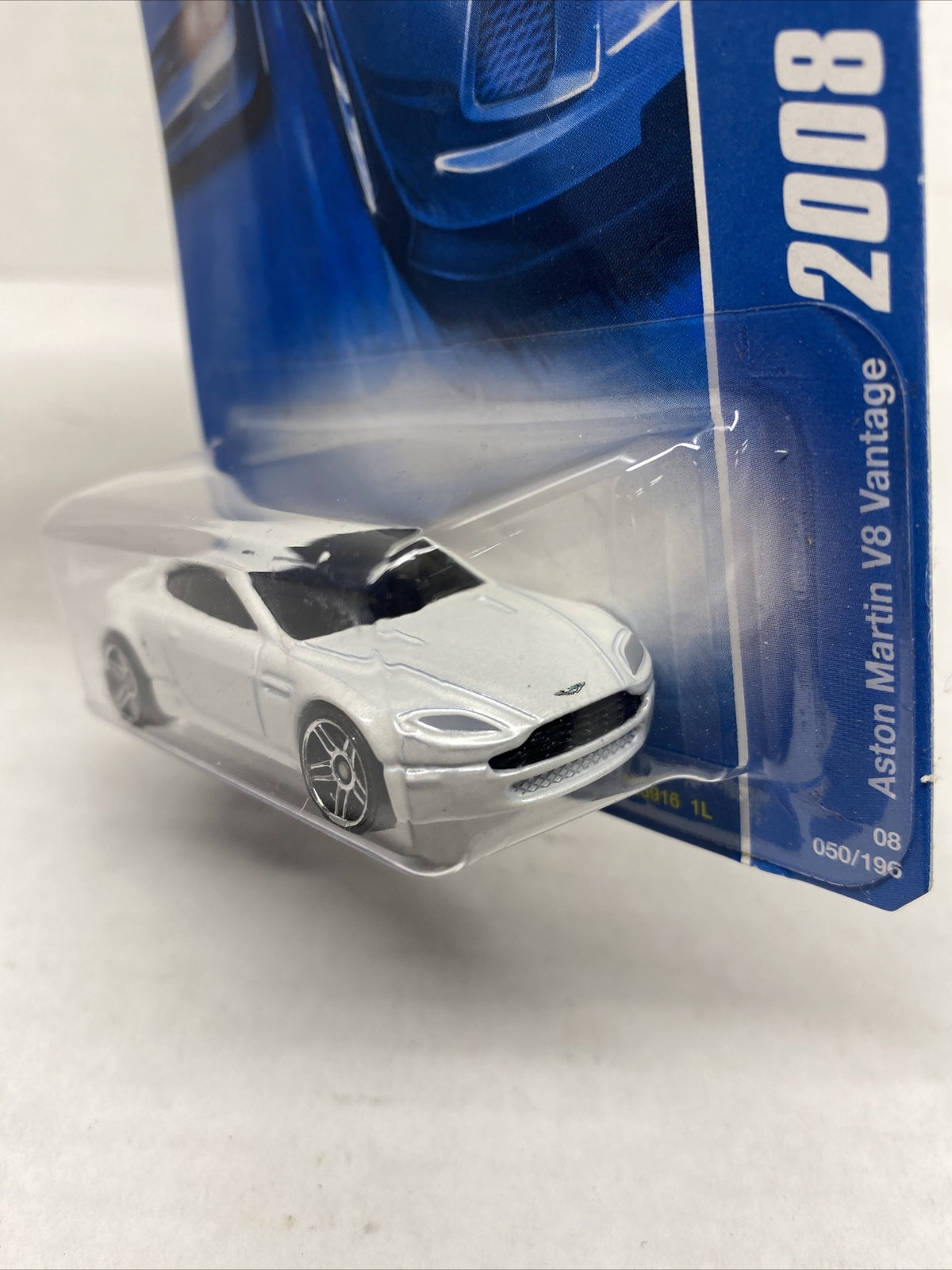 Hot Wheels ~ 2008 ALL STARS ~ ASTON MARTIN V8 VANTAGE~ #050/196~White ~New~ NM+