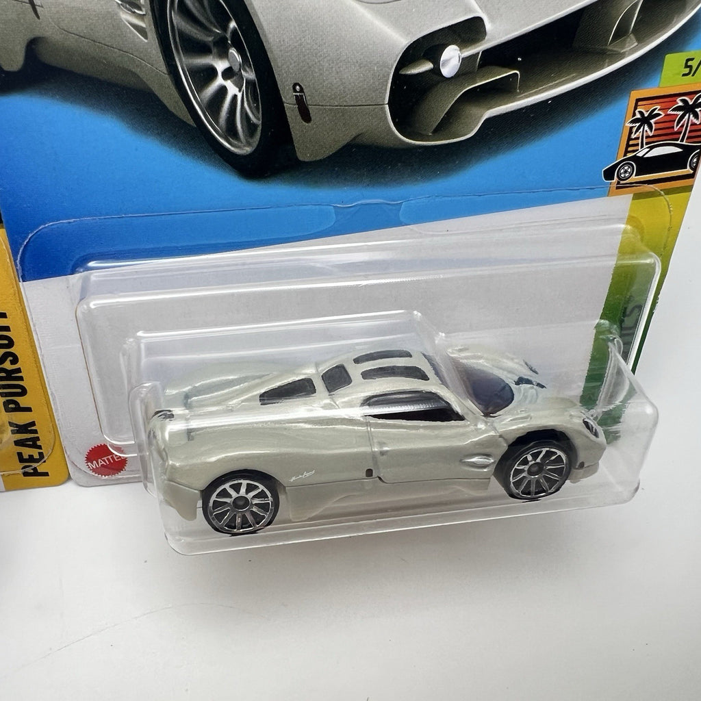 COMBO  Hot Wheels 2025 Pagani Utopia (WHITE - Exotics) (Blue - Peak Pursuit)