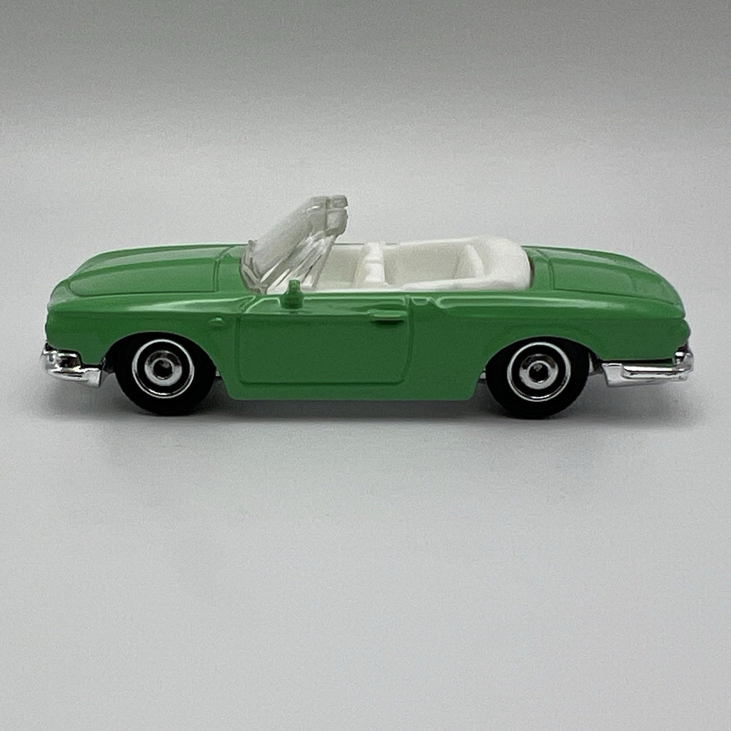 1966 66 Volkswagen Karmann Ghia Type 34 Collectible 1/64 Scale Diecast Model
