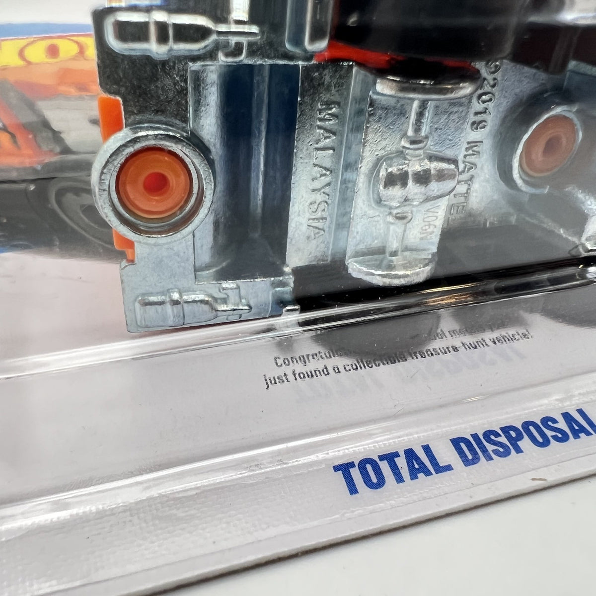 Hot Wheels Total Disposal Orange Garbage Truck Diecast 1:64 New On Card
