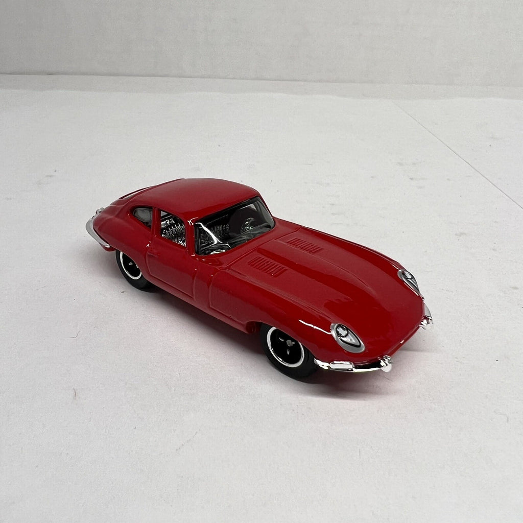 2005 Matchbox 1961 E-Type Jaguar Coupe Red MB688