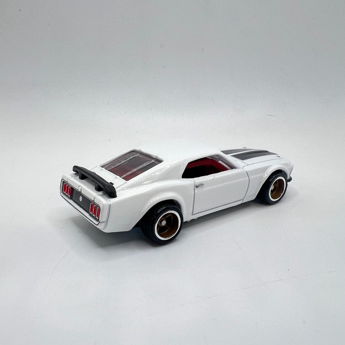 Hot Wheels '69 Ford Mustang Boss 302 White Black Stripes Real Riders LOOSE