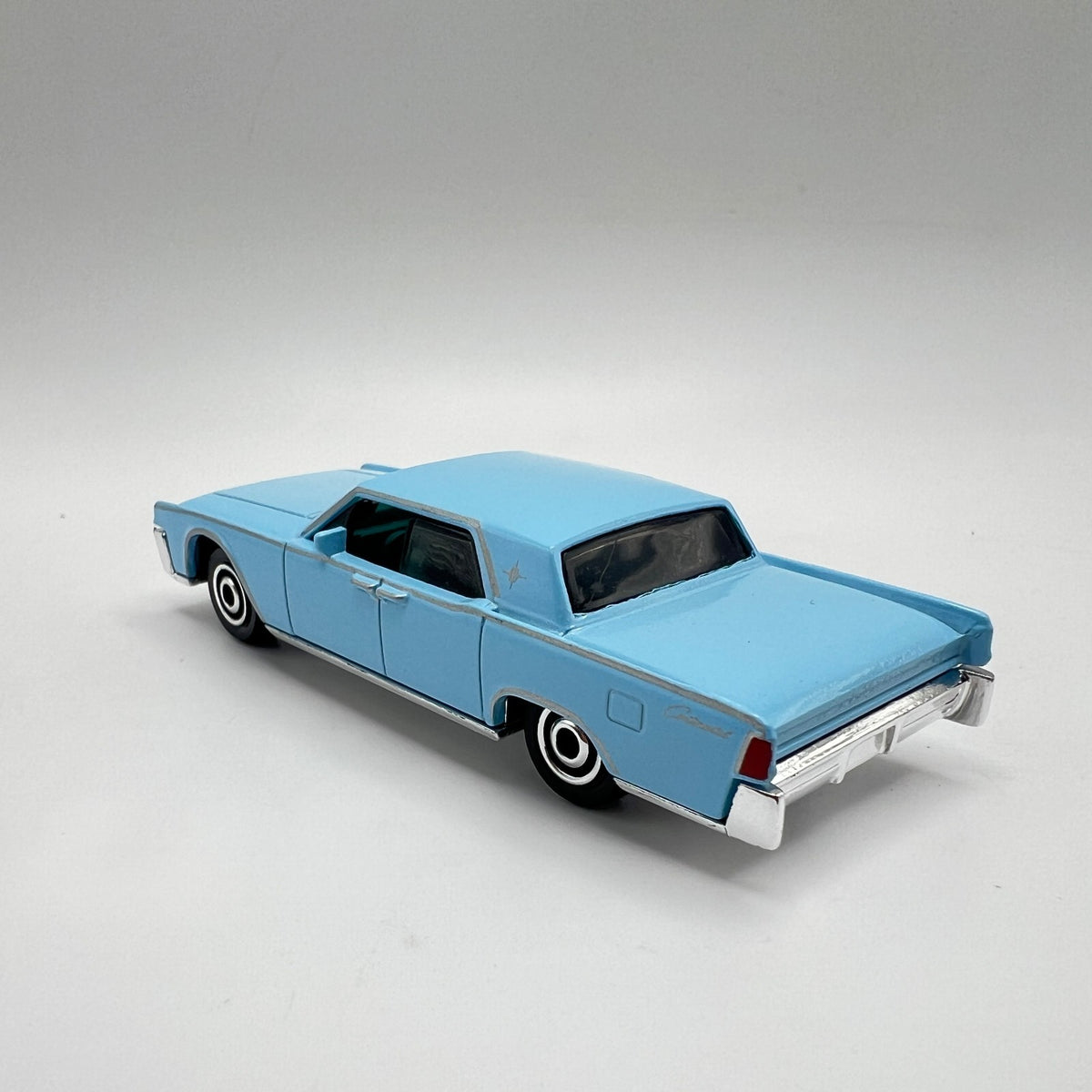 Matchbox 1964 Lincoln Continental Light Blue LOOSE 1/64
