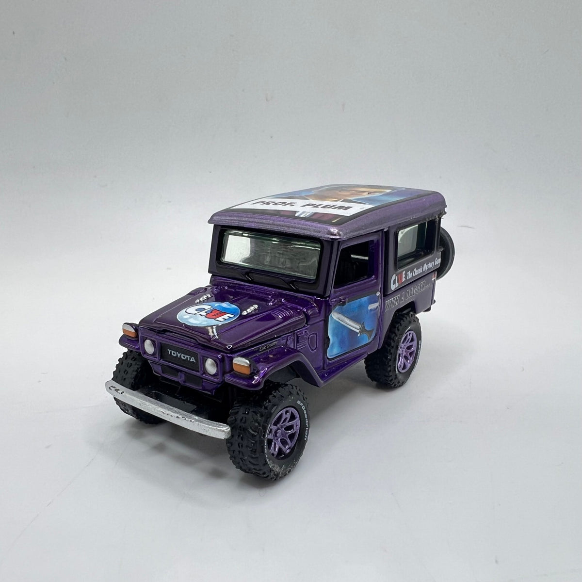 Johnny Lightning Clue Toyota Land Cruiser FJ40 Prof Plum Purple LOOSE 1/64