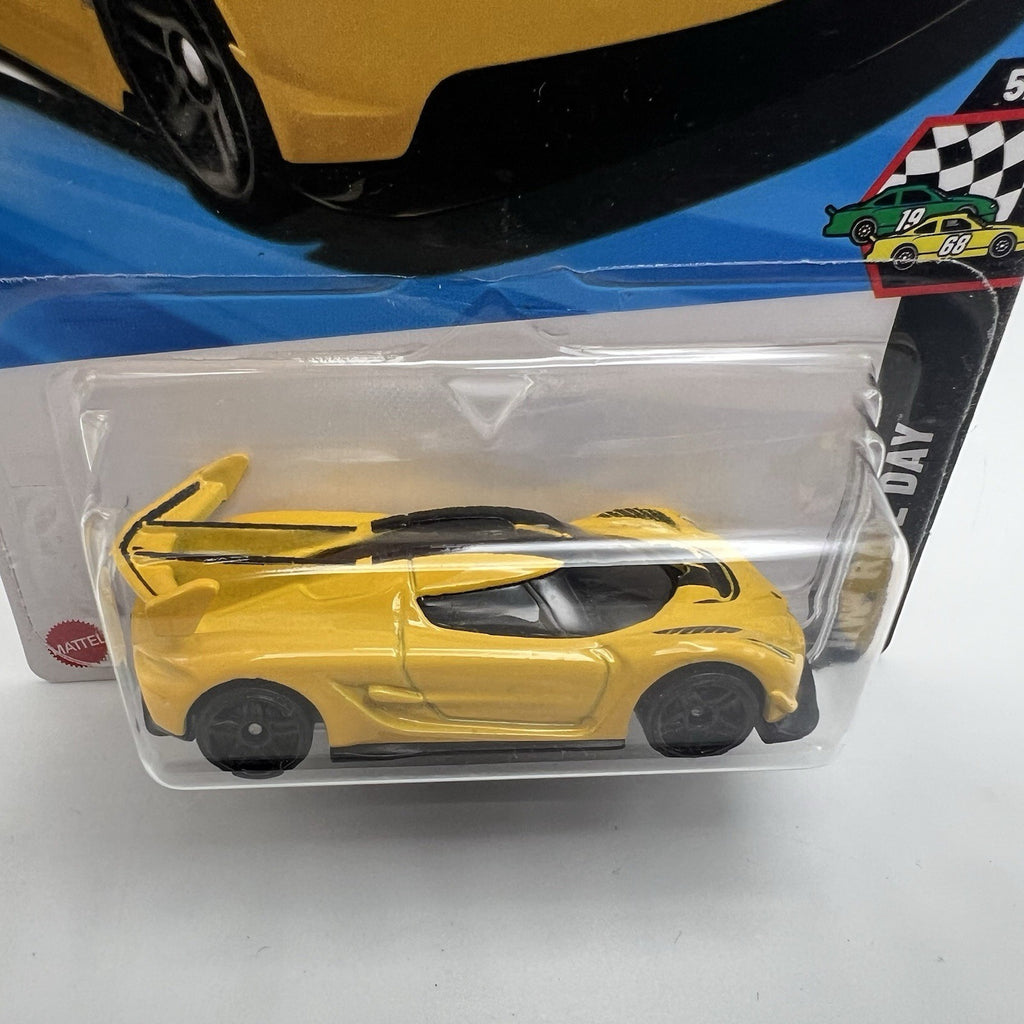 Hot Wheels Koenigsegg Jesko Yellow HW Race Day #125 NEW 2025