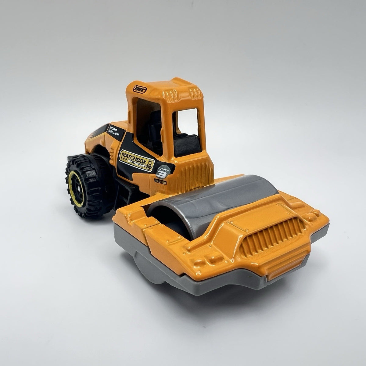 CONSTRUCTION ROAD ROLLER YELLOW 1:64 SCALE COLLECTIBLE DIORAMA DIECAST MODEL CAR