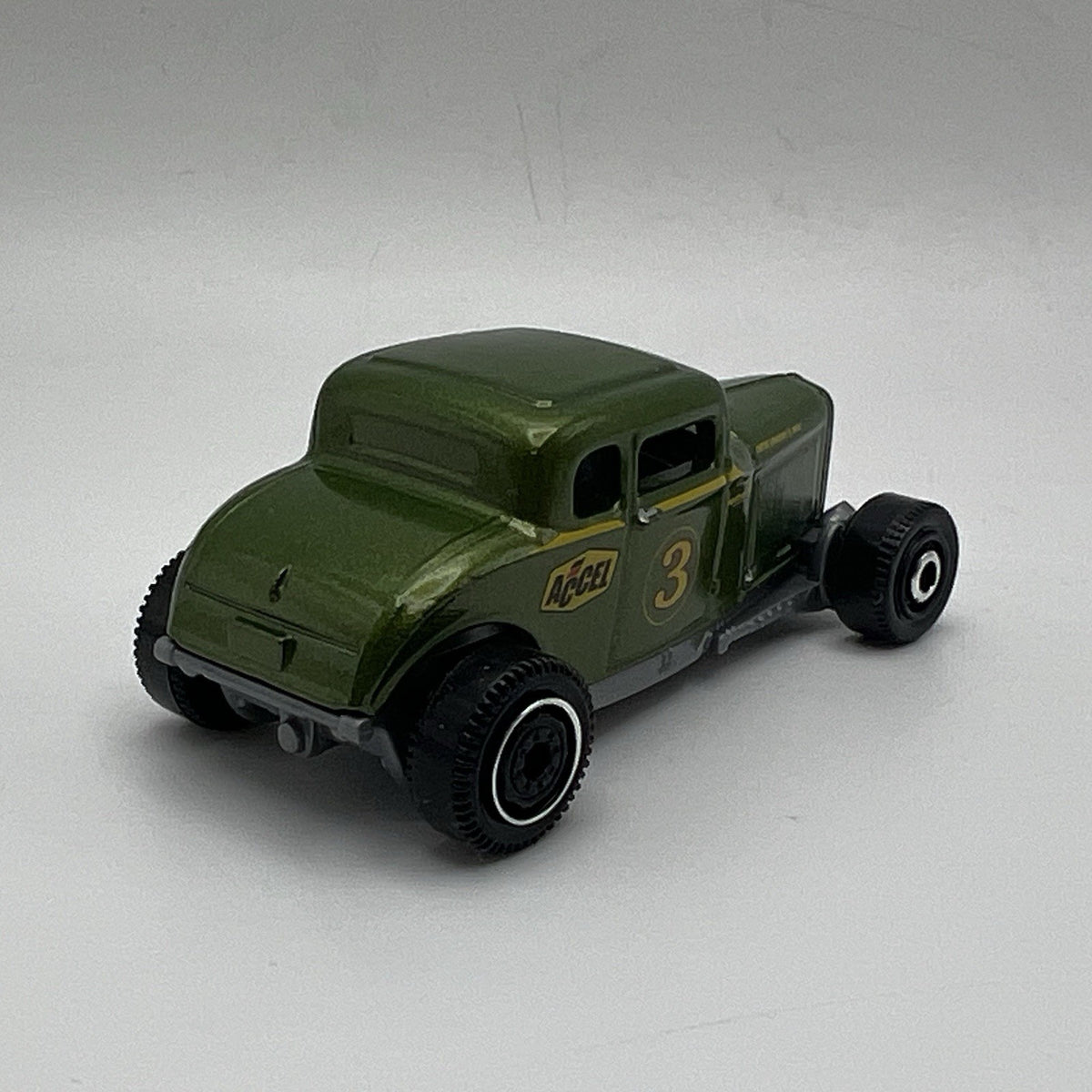 1932 32 Ford Coupe Model B Collectible 1/64 Scale Diecast Diorama Model