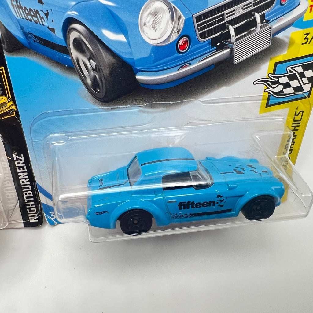 Hot Wheels Fairlady 2000 Lot of 2 Yellow 156/250 + Blue 55/365 Speed Graphics
