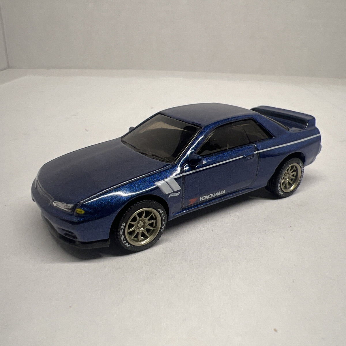 Hot Wheels Nissan Skyline GT-R R32 Dark Blue With Real Riders