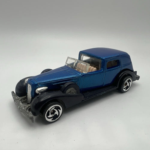 1935 35 Cadillac Series 355 Collectible 1/64 Scale Diecast Diorama Model