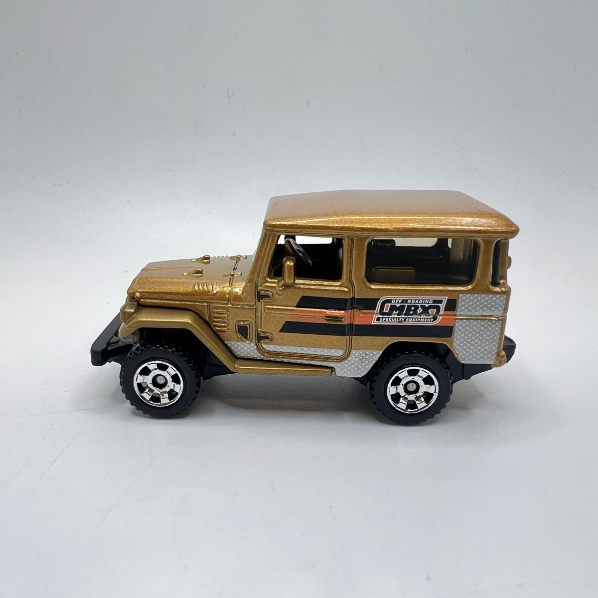 Matchbox Toyota FJ40 Land Cruiser 1968 Gold MBX LOOSE 1/64