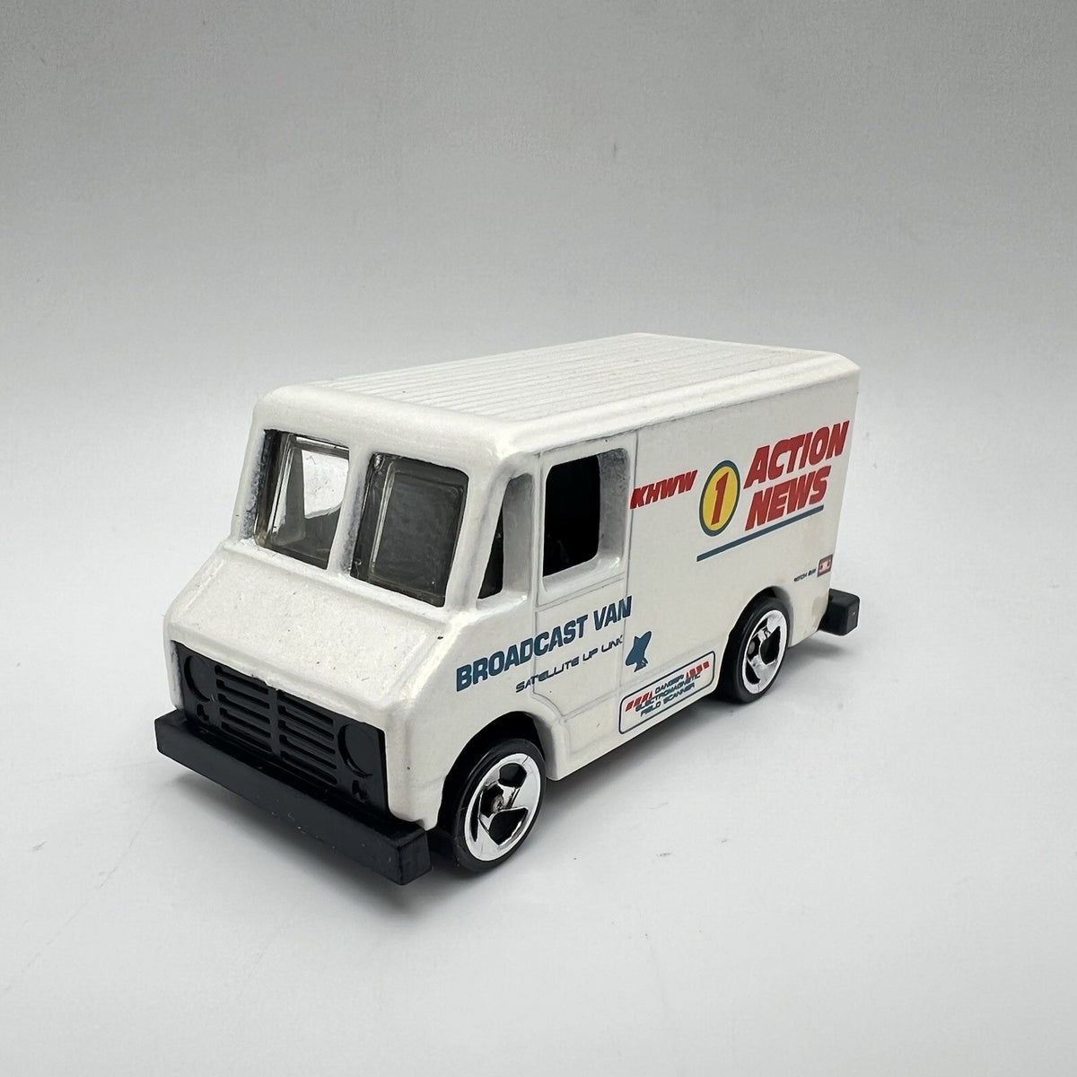 Hot Wheels 1986 KNWW Action News Broadcast Van Truck White Loose Mint