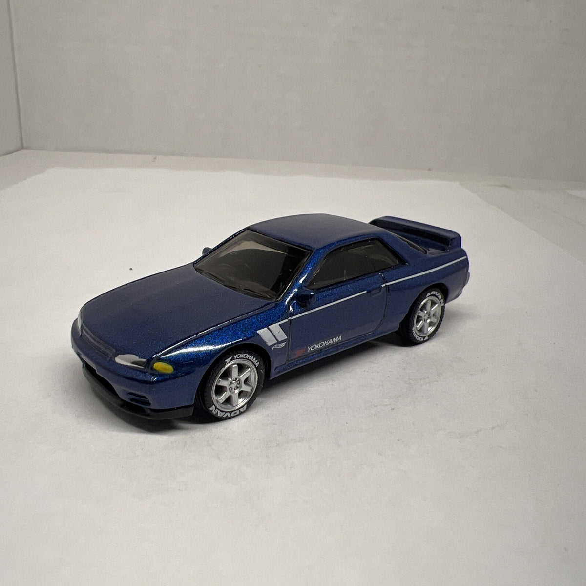 Hot Wheels Nissan Skyline GT-R R32 Dark Blue Custom With Real Riders