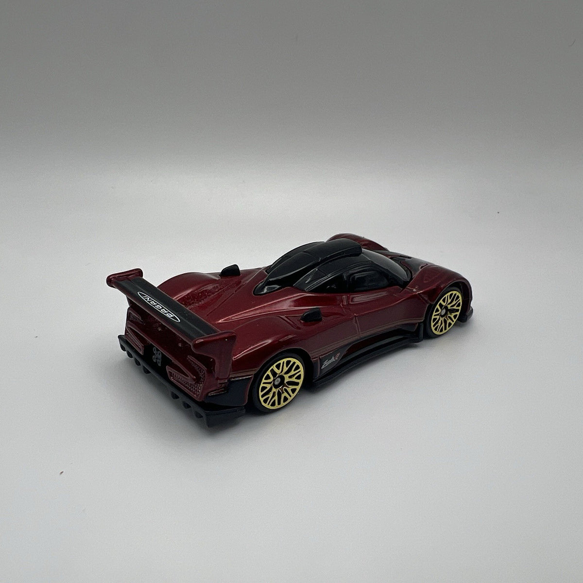 2009-2011 Pagani Zonda R Collectible 1/64 Scale Diecast Diorama Model