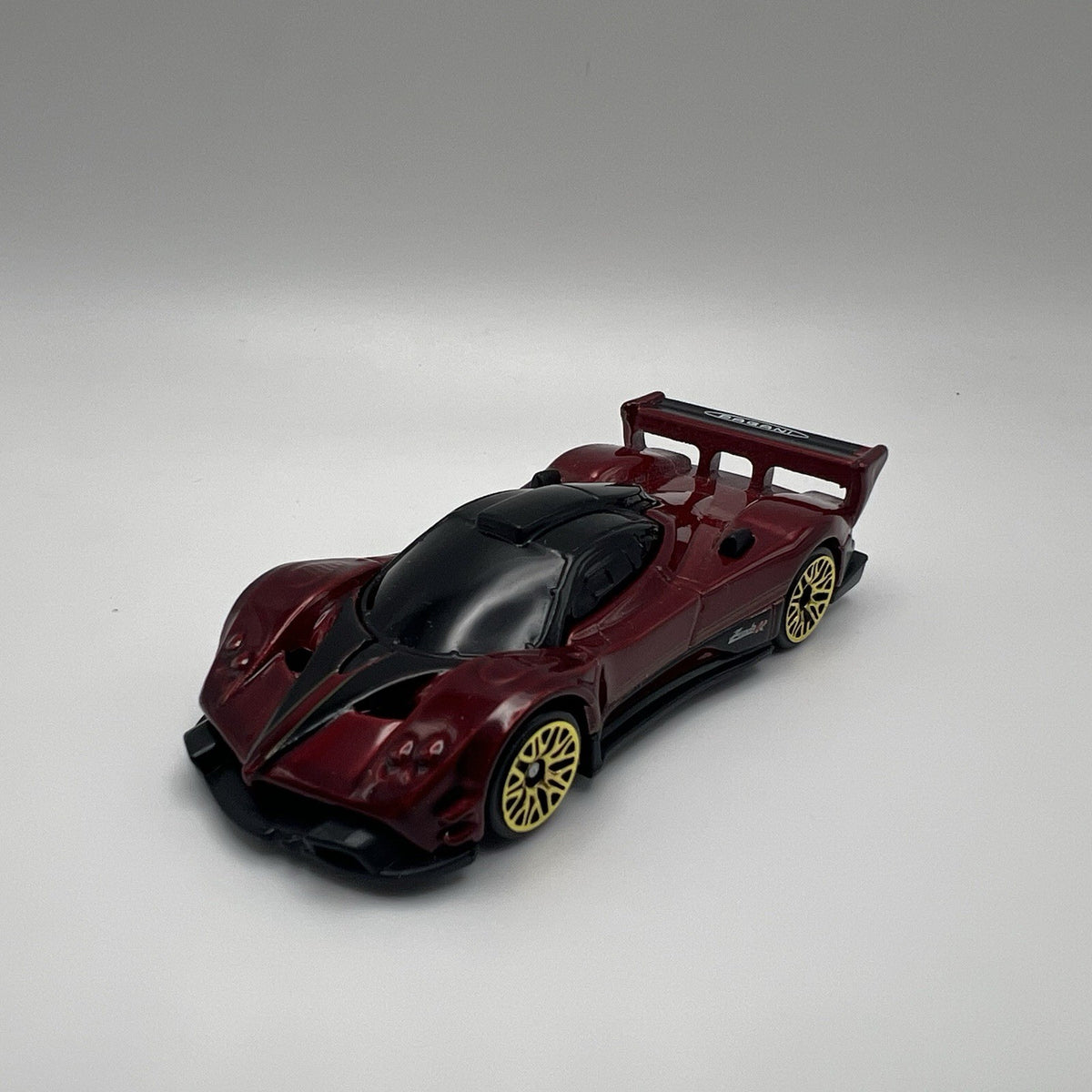 2009-2011 Pagani Zonda R Collectible 1/64 Scale Diecast Diorama Model