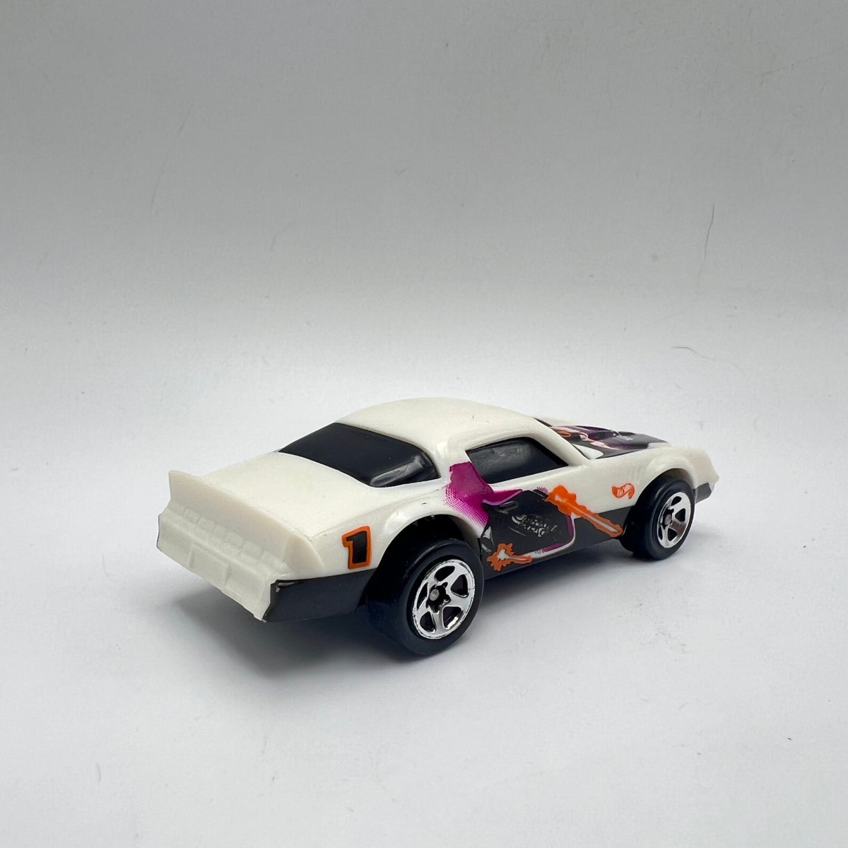 Hot Wheels '80 Camaro Z28 White Alienz LOOSE 1/64