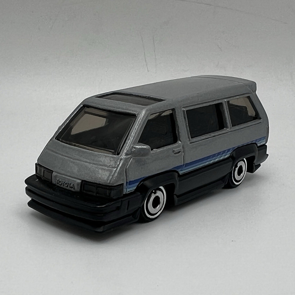 1986 86 Toyota Van Collectible 1/64 Scale Diecast Diorama Model J156